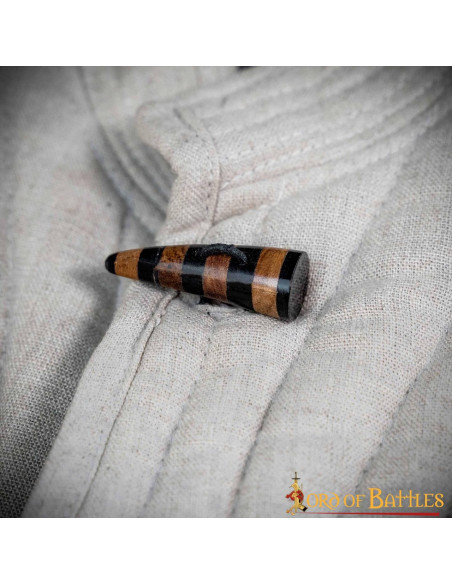 Lot de 5 fermoirs en corne décorés...