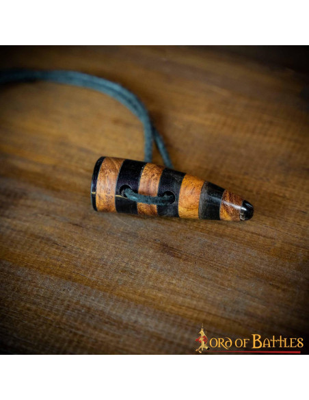 Lot de 5 fermoirs en corne décorés...