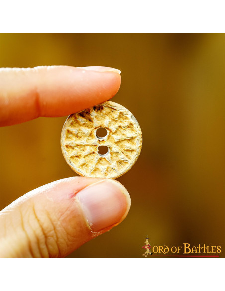 Ensemble 5 boutons médiévaux décorés...