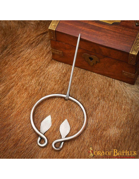 Broche feuille celtique en acier...