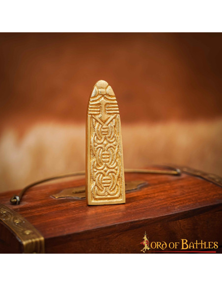 Pointe de ceinture médiévale étroite...