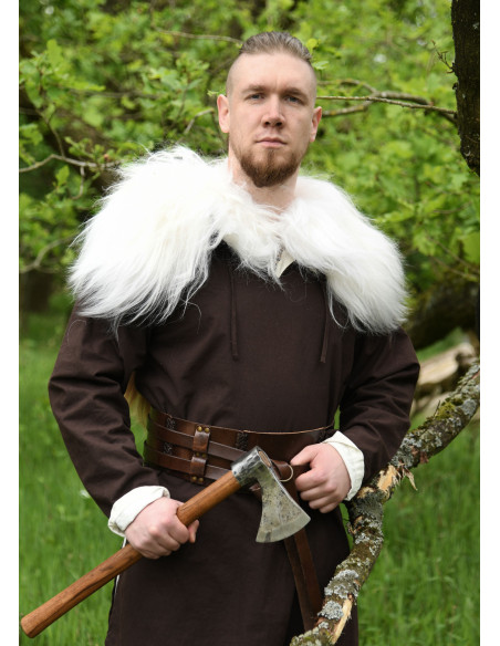 Épaules nordiques en peau de mouton