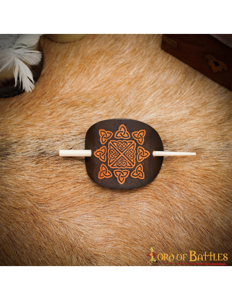 Broche à cheveux en cuir marron avec... Broche à cheveux en cuir marron avec...
