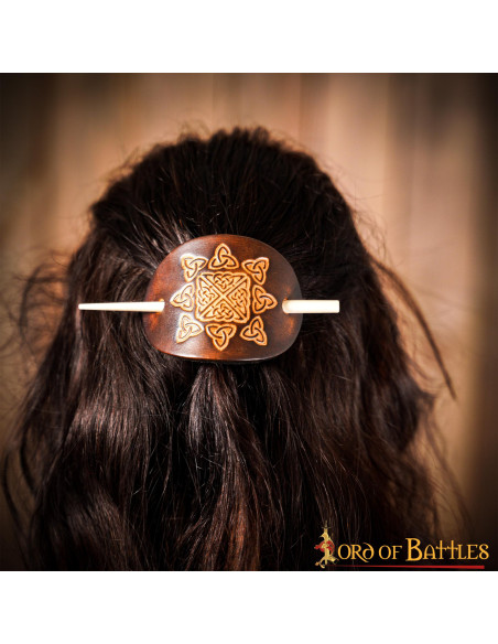 Broche à cheveux en cuir marron avec... Broche à cheveux en cuir marron avec...