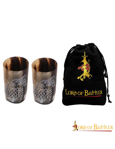 Lot de 2 verres en corne à décor de...