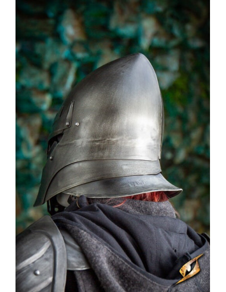 Charme de nuit avec casque d'elfe noir