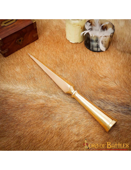 Fer de lance romain en laiton massif...