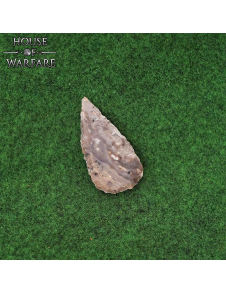 Pointe de flèche en silex brun foncé...