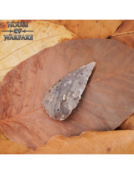 Pointe de flèche en silex brun foncé...