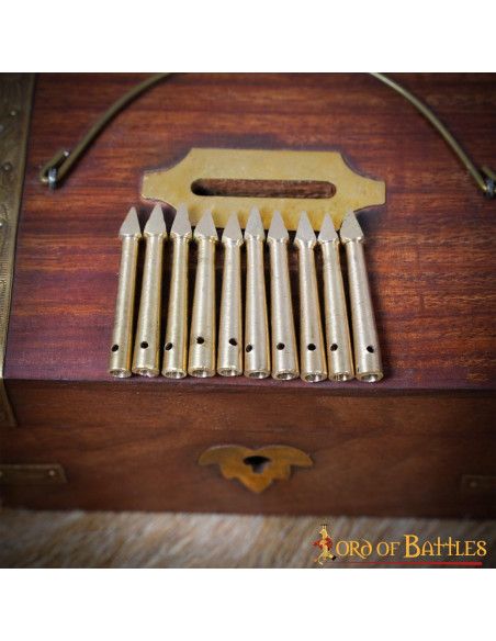 Ensemble de 10 crampons en laiton...