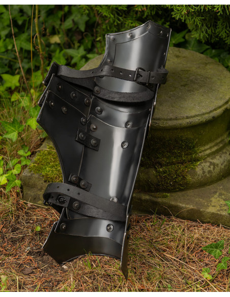 Grèves médiévales en acier noirci....