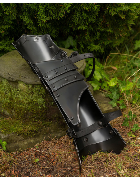 Grèves médiévales en acier noirci....