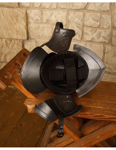 Casque bordeaux acier poli modèle Kaspar