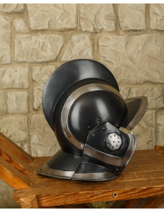 Casque bordeaux en acier noirci modèle Kaspar 2