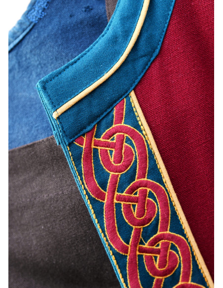 Manteau Viking brodé Ella en rouge...