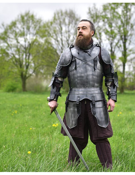 Épaulières médiévales en acier...