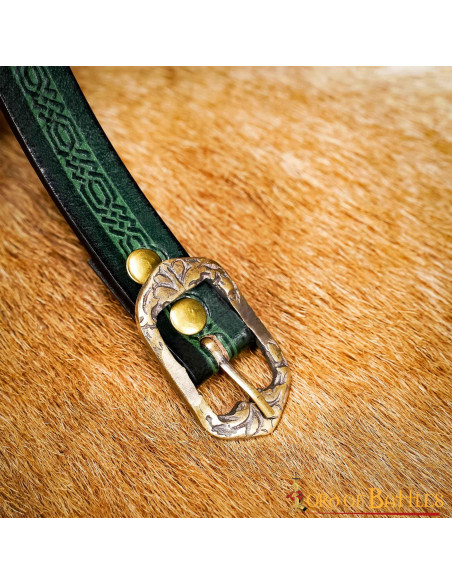 Ceinture médiévale grenat avec motif...