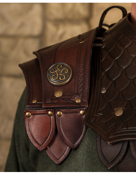 Épaulières en cuir marron gaufré...