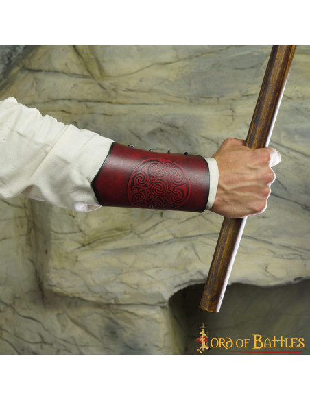 Bracelets en cuir marron avec motif...