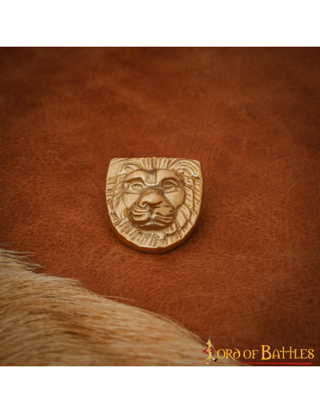 Feuille de laiton à décor de tête de...