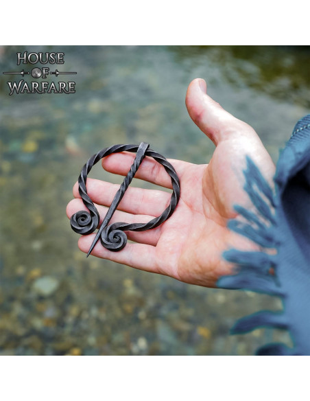 Fermeture de cape historique en fer...