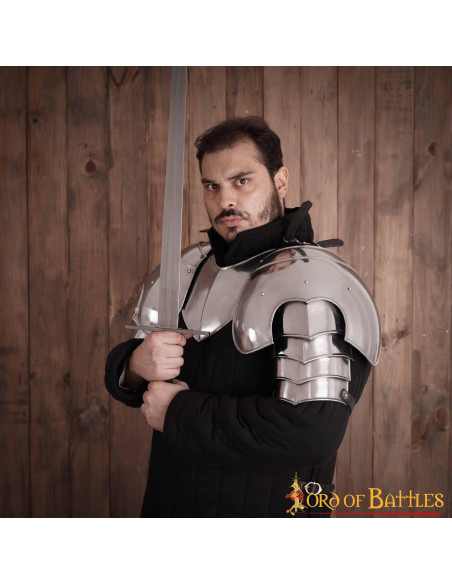 Épaulières fantaisie finition polie...