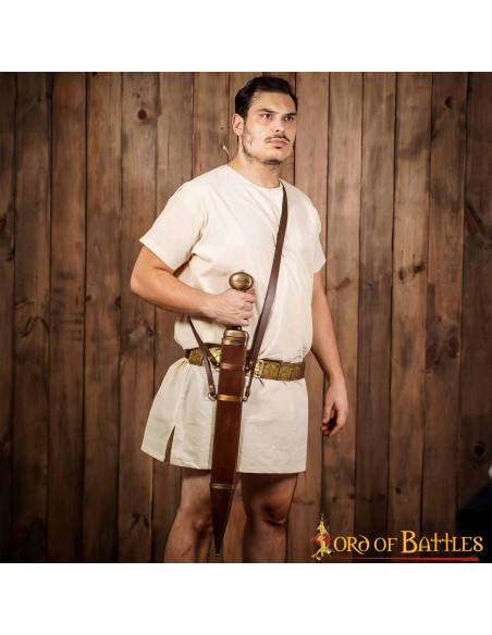 Gaine en cuir de type épée romaine