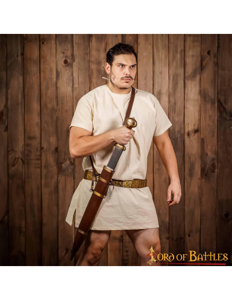 Gaine en cuir de type épée romaine