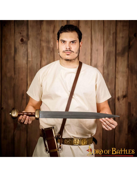 Gaine en cuir de type épée romaine