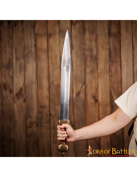 Gaine en cuir de type épée romaine