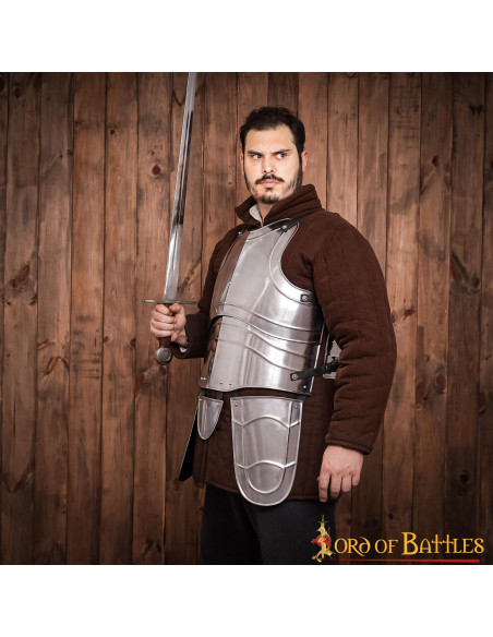 Cuirasse médiévale en acier avec sangles