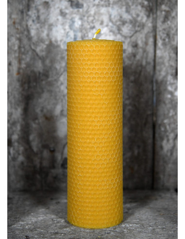 Bougie pilier en cire d'abeille, 40 heures. (20x5,8cm.)