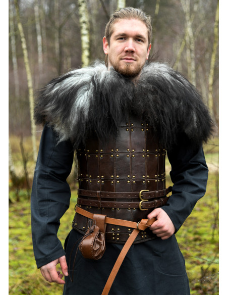 Couvre-épaules pour guerriers en peau...