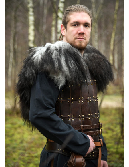 Couvre-épaules pour guerriers en peau...