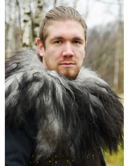 Couvre-épaules pour guerriers en peau...