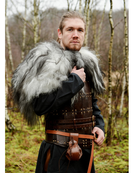 Couvre-épaules pour guerriers en peau...