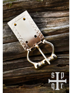 Boucle de ceinture médiévale gravée en laiton 2