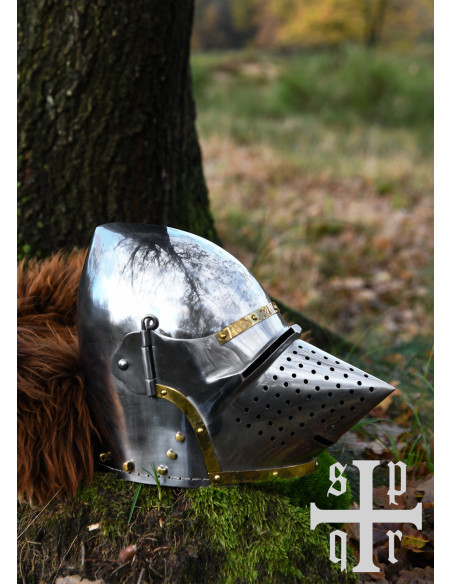 Bassin à bec médiéval à visière...