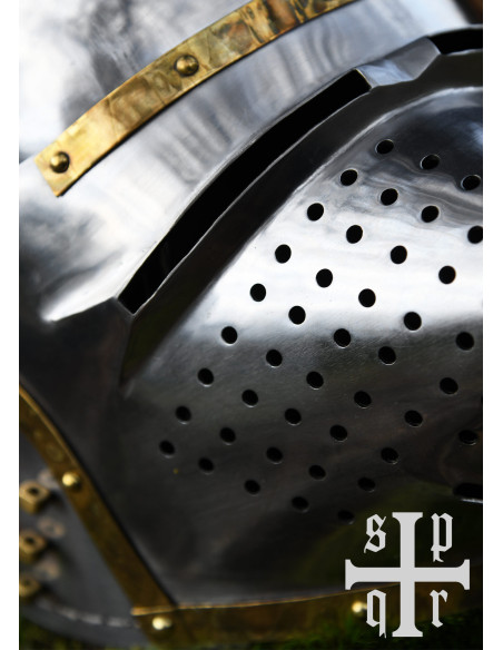 Bassin à bec médiéval à visière...