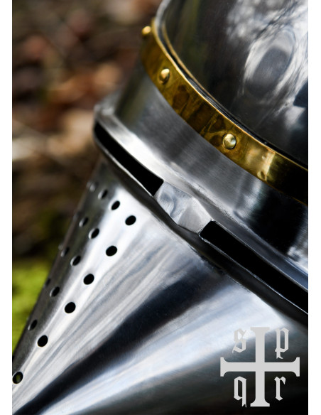 Bassin à bec médiéval à visière...