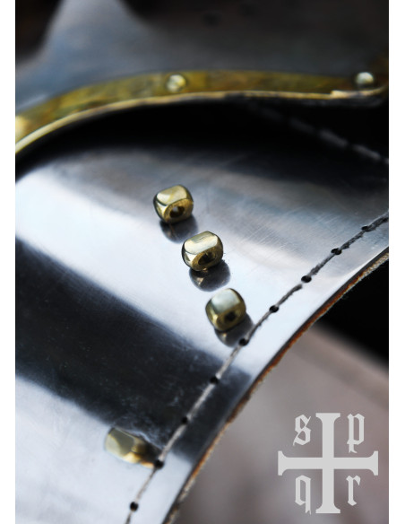 Bassin à bec médiéval à visière...