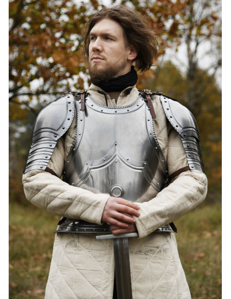 Cuirasse complète de style gothique,...