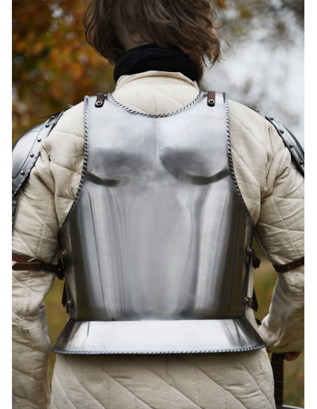 Cuirasse complète de style gothique,...