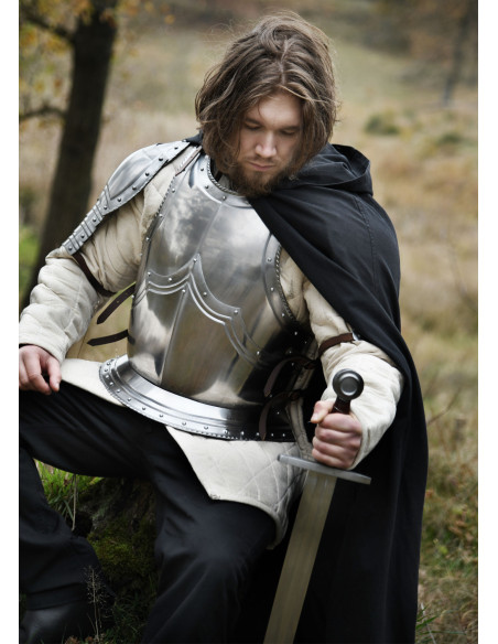 Cuirasse complète de style gothique,...