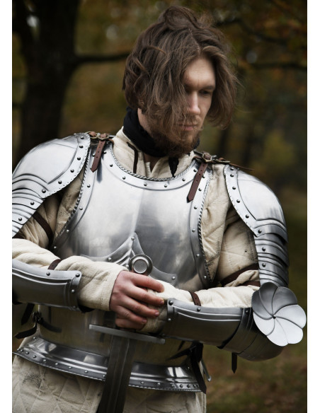 Cuirasse complète de style gothique,...