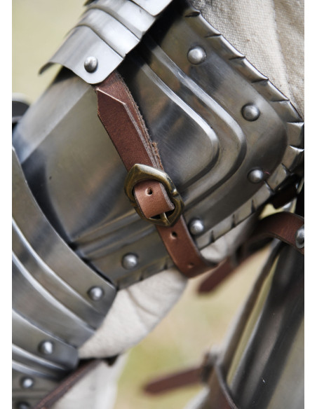 Paire d'épaulettes gothiques, acier...