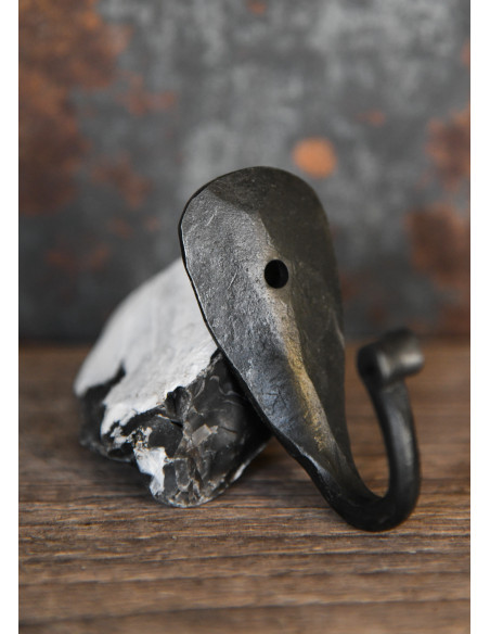 Crochet mural forgé à la main médiéval