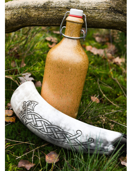 Conception sculptée en corne viking...