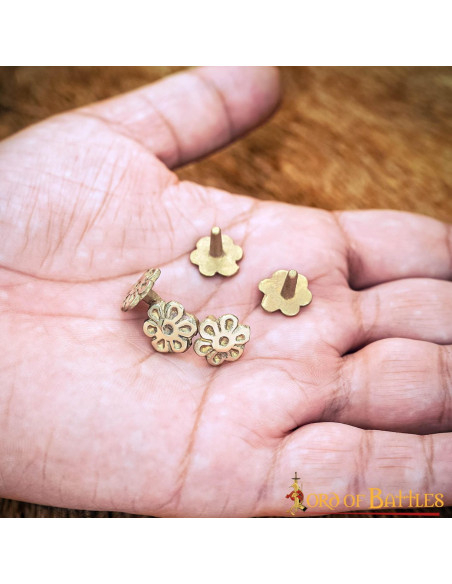 Pack de 5 badges design fleur en laiton