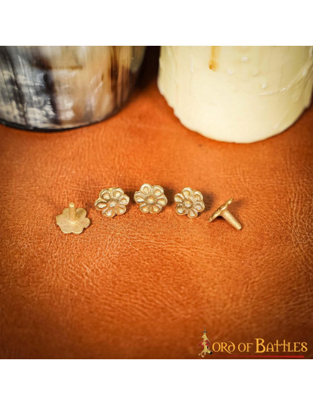 Pack de 5 badges design fleur en laiton